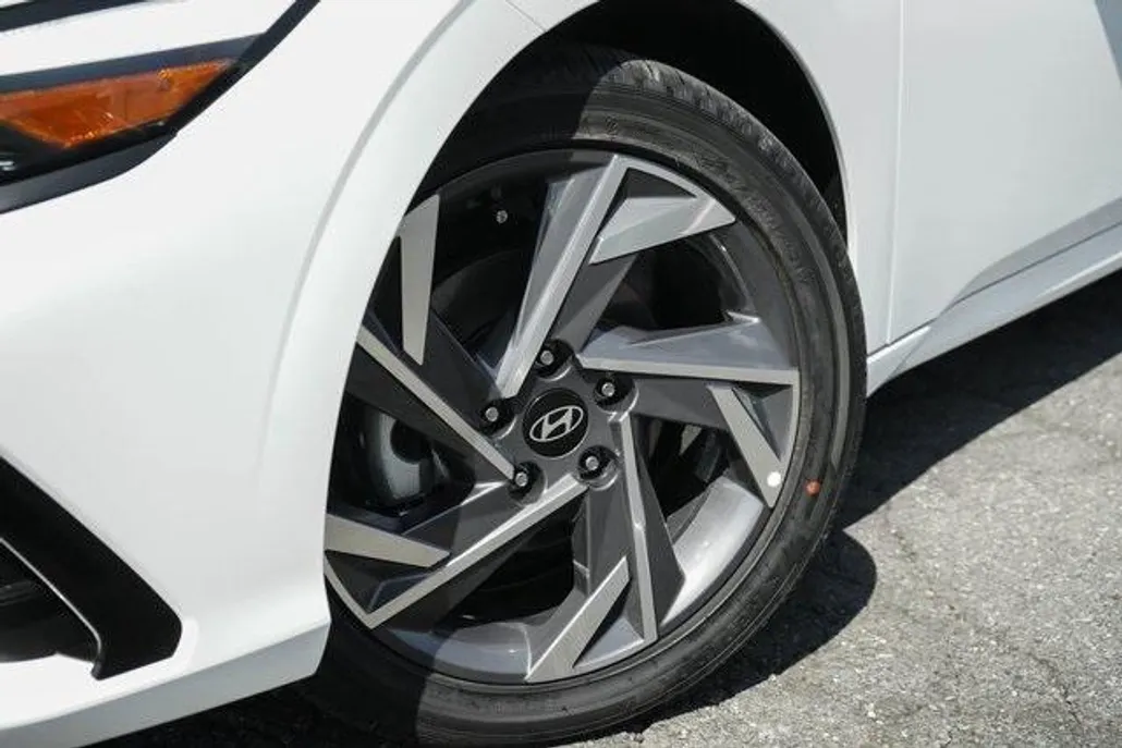 2025 Hyundai Elantra Hybrid Limited photo 1