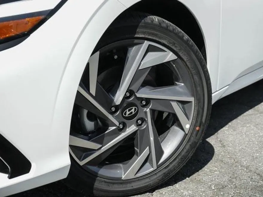 2025 Hyundai Elantra Hybrid Limited photo 1