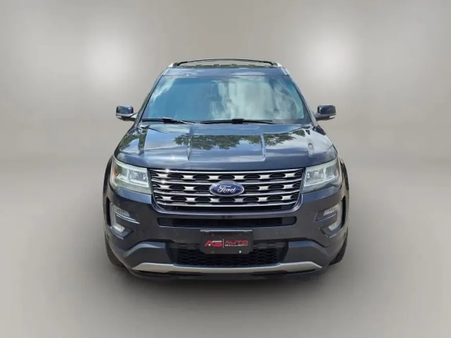 2017 Ford Explorer XLT photo 1
