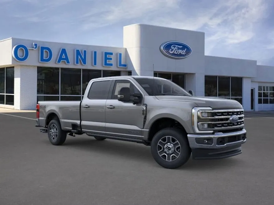 2026 Ford F-250 Lariat photo 1