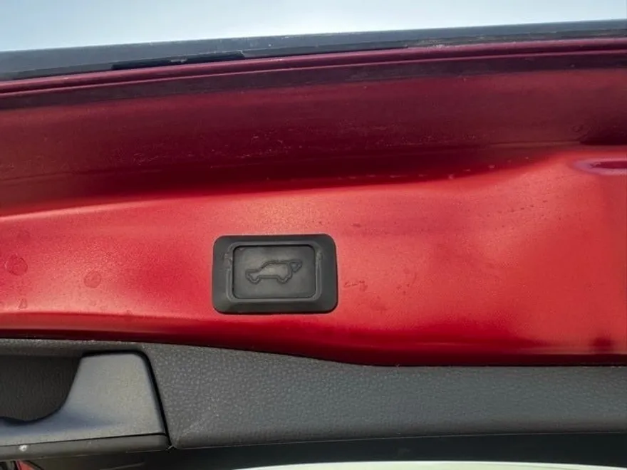 2021 Toyota RAV4 XLE photo 8