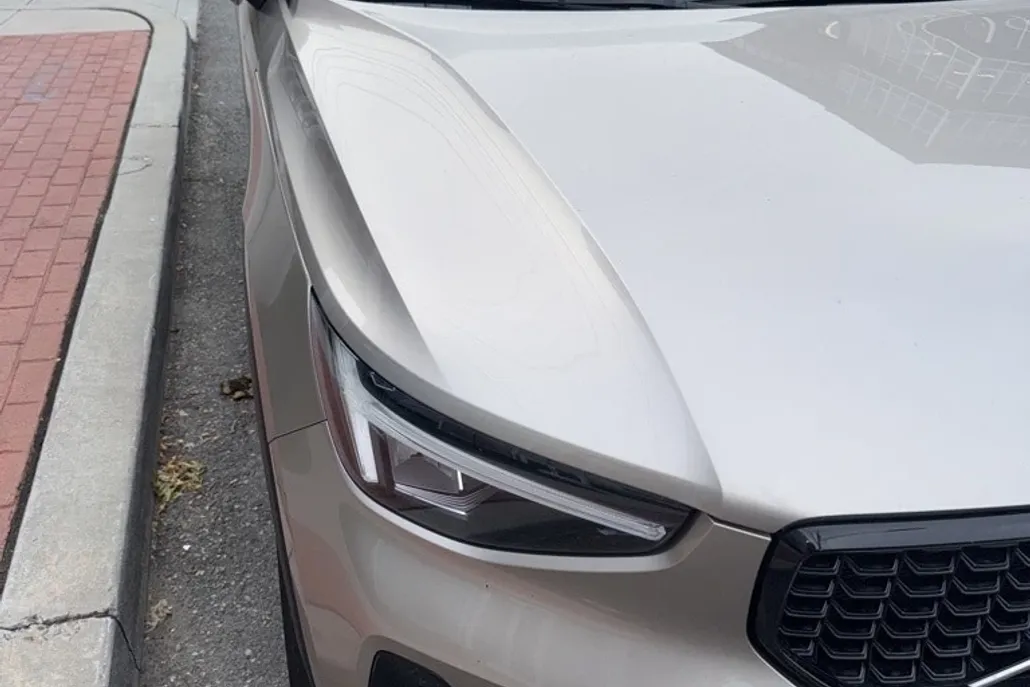 2023 Volvo XC40 AWD Plus photo 1