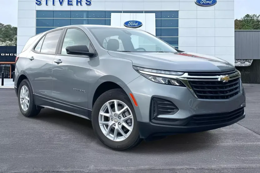 2023 Chevrolet Equinox LS photo 1