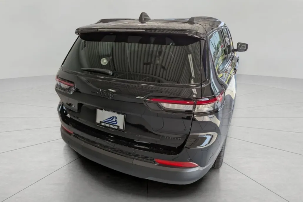 2025 Jeep Grand Cherokee Limited photo 1