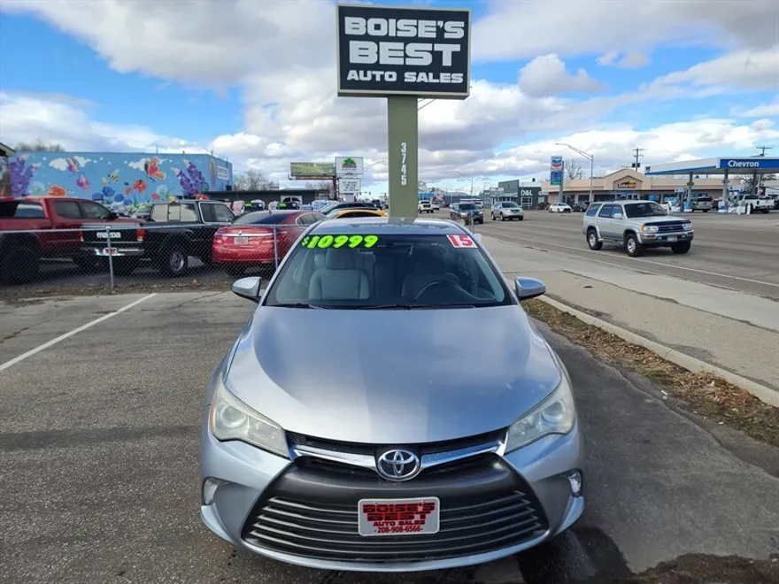 2015 Toyota Camry LE photo 1