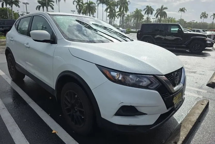2020 Nissan Rogue Sport S photo 1