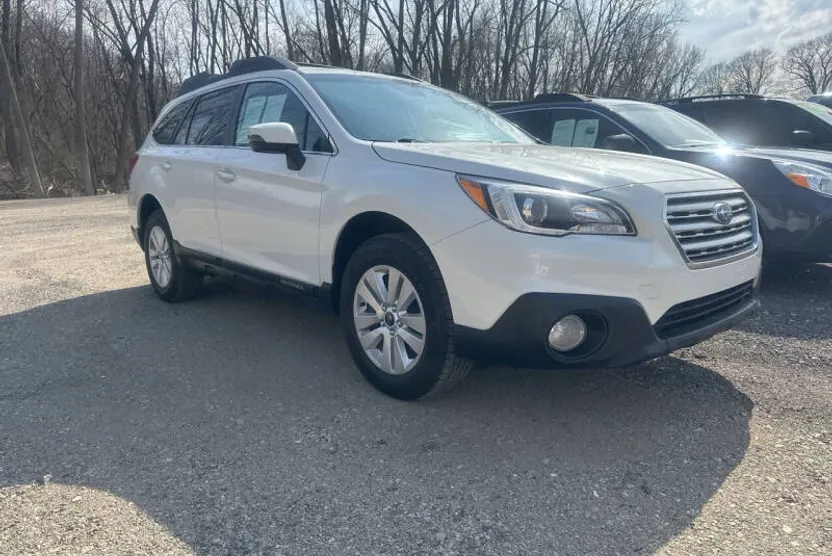 2017 Subaru Outback 2.5i Premium photo 1