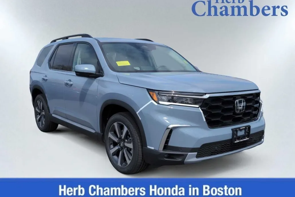 2025 Honda Pilot Touring photo 1