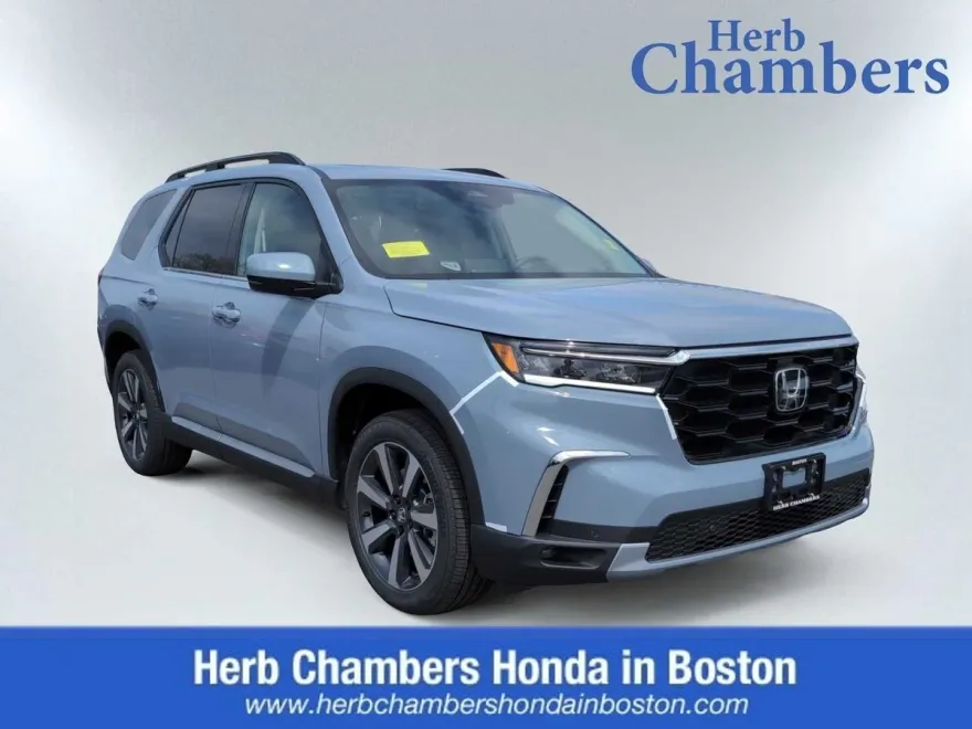 2025 Honda Pilot Touring photo 1