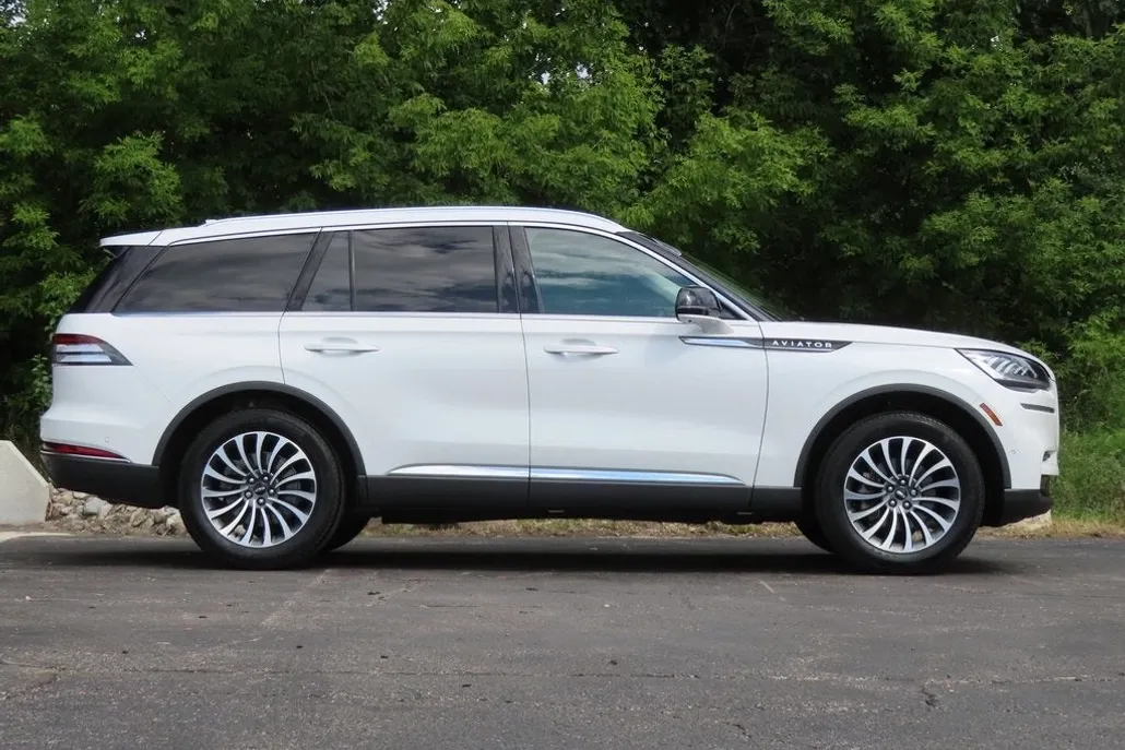 2023 Lincoln Aviator Reserve photo 1
