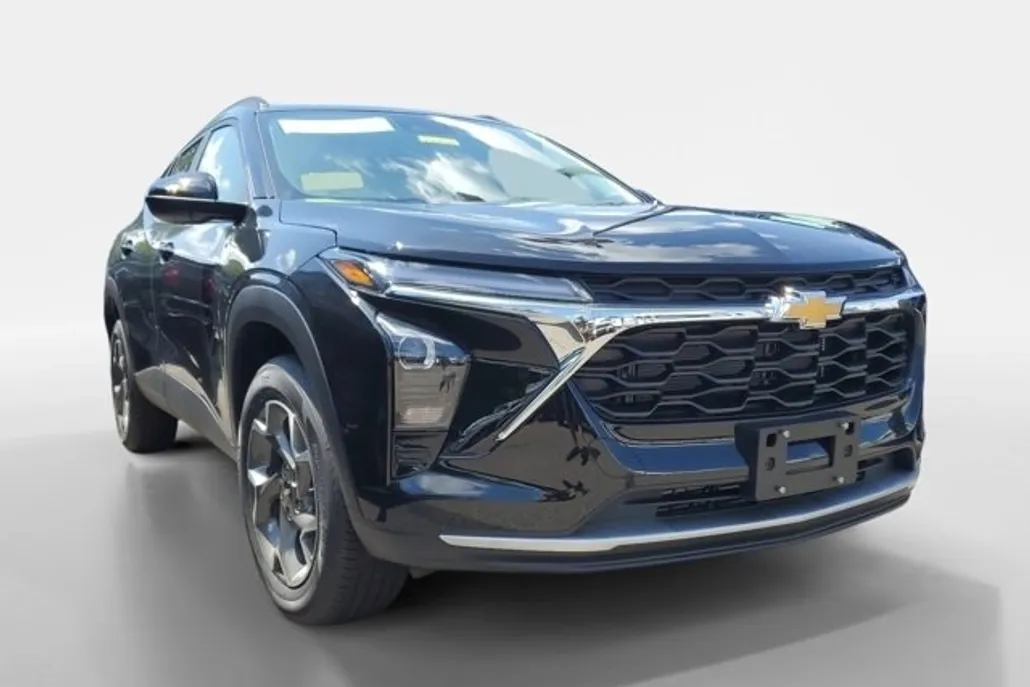 2025 Chevrolet Trax LT photo 1