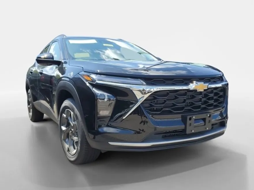 2025 Chevrolet Trax LT photo 1