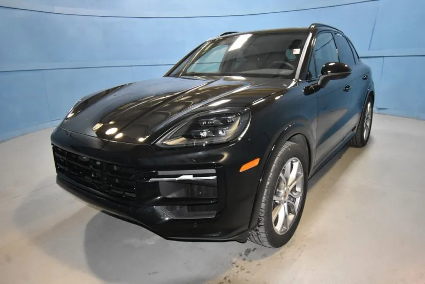 2025 Porsche Cayenne Base photo 1