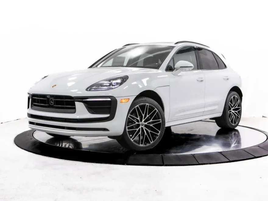 2026 Porsche Macan T photo 1
