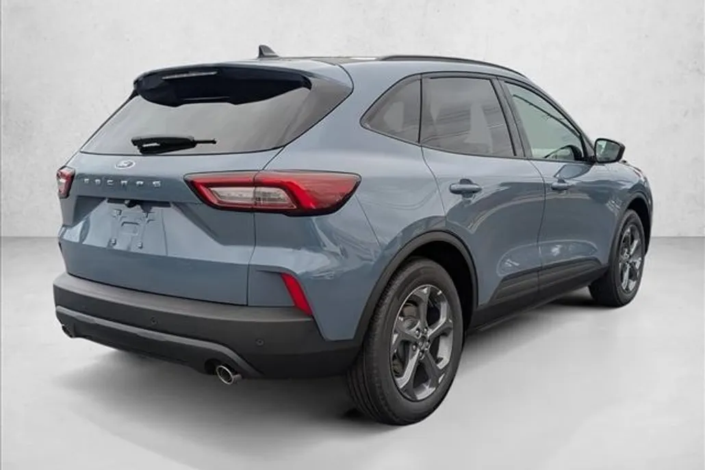 2026 Ford Escape ST-Line photo 1