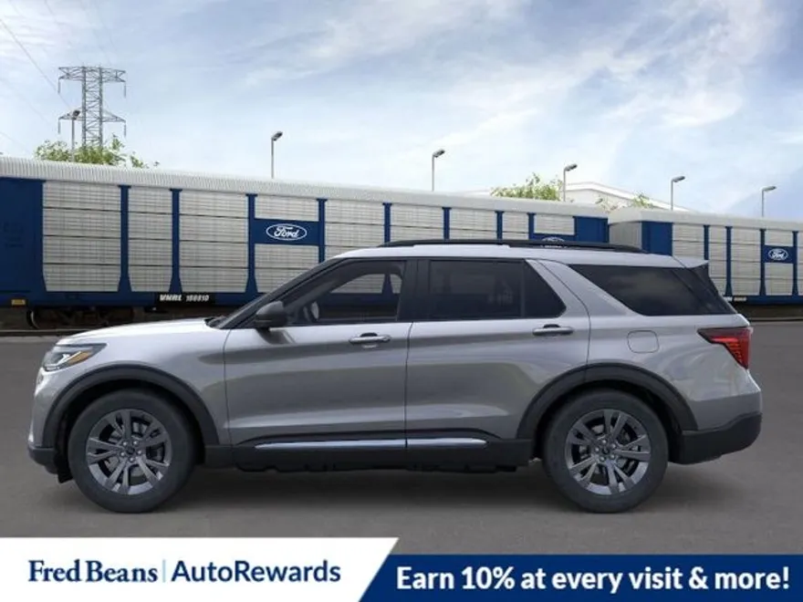 2025 Ford Explorer photo 1