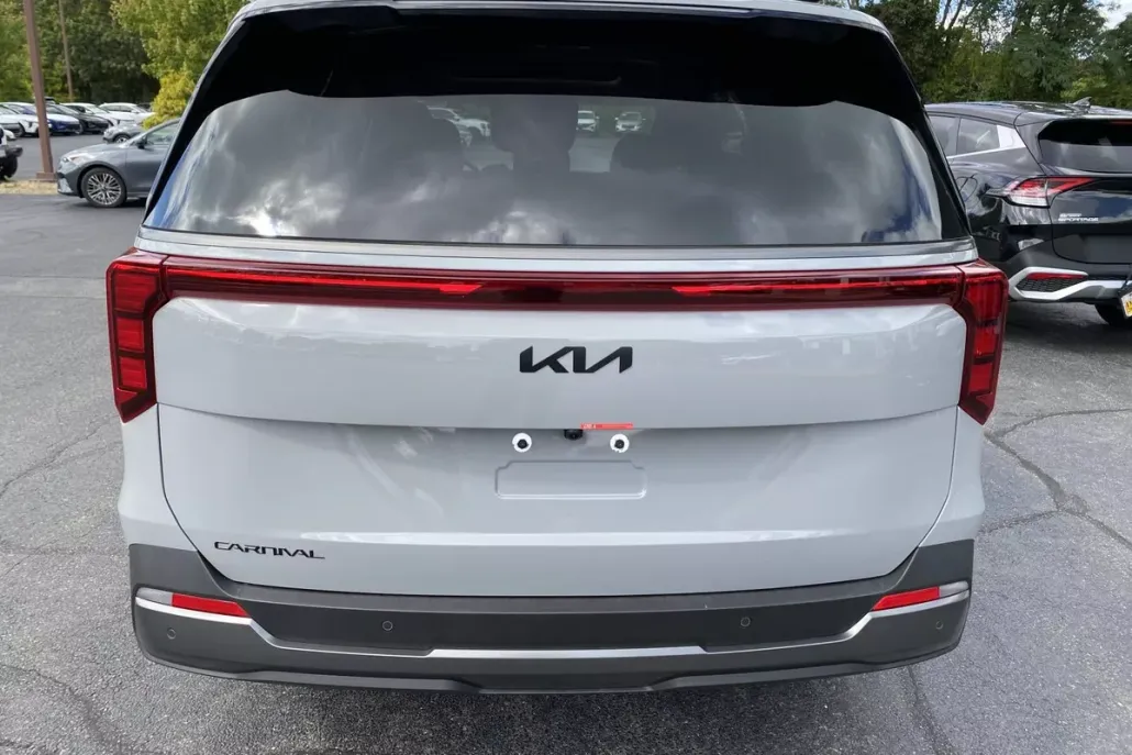 2026 Kia Carnival SX photo 1