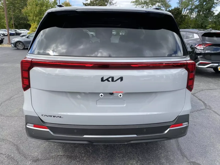 2026 Kia Carnival SX photo 1