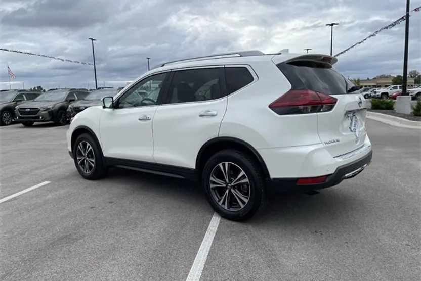 2019 Nissan Rogue SV photo 1