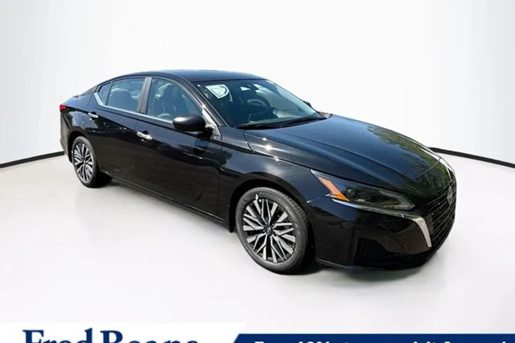 2025 Nissan Altima SV photo 1
