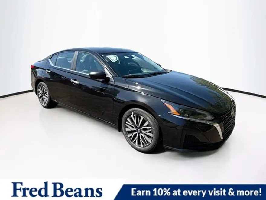 2025 Nissan Altima SV photo 1