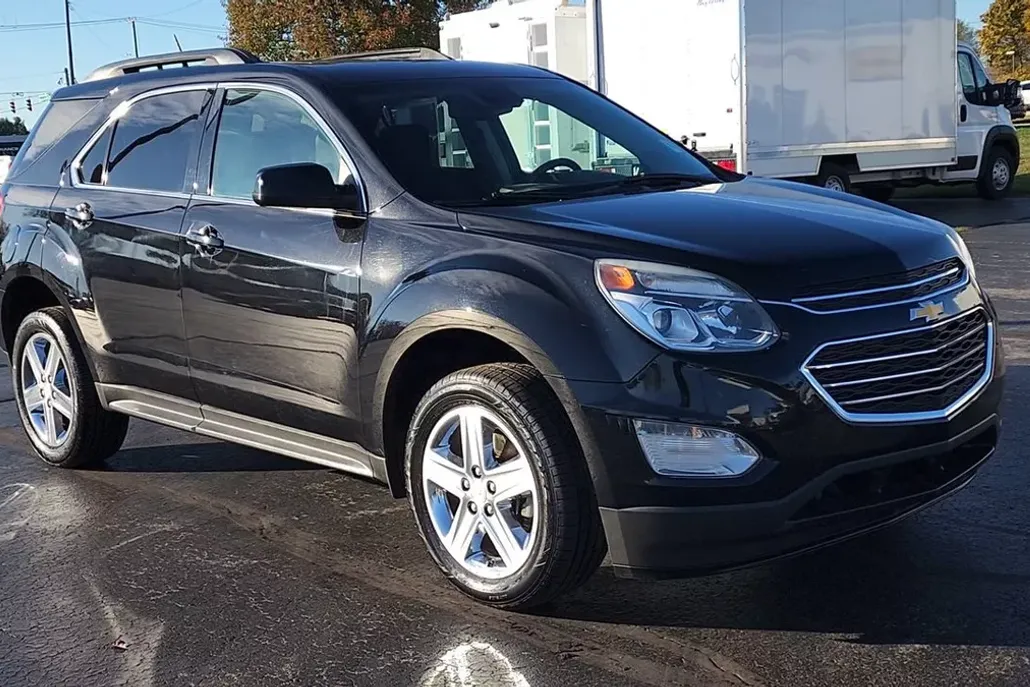 2016 Chevrolet Equinox LT photo 1