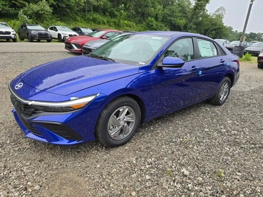 2025 Hyundai Elantra SE photo 1
