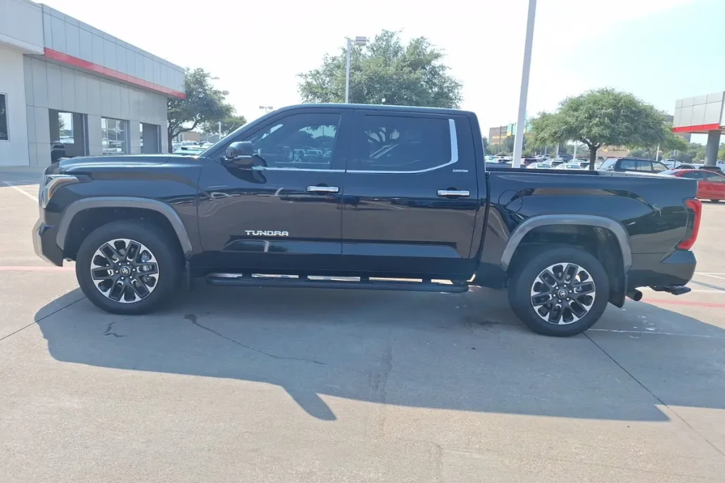 2025 Toyota Tundra CrewMax photo 1