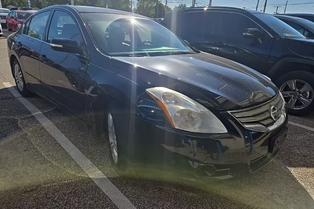 2010 Nissan Altima 2.5 SL photo 1