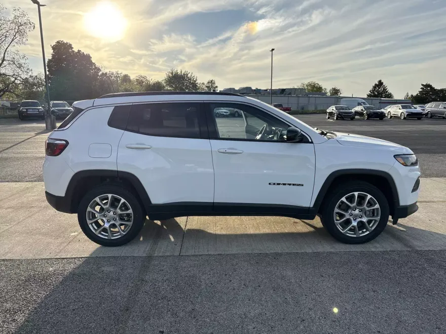 2023 Jeep Compass Latitude Lux Altitude photo 1