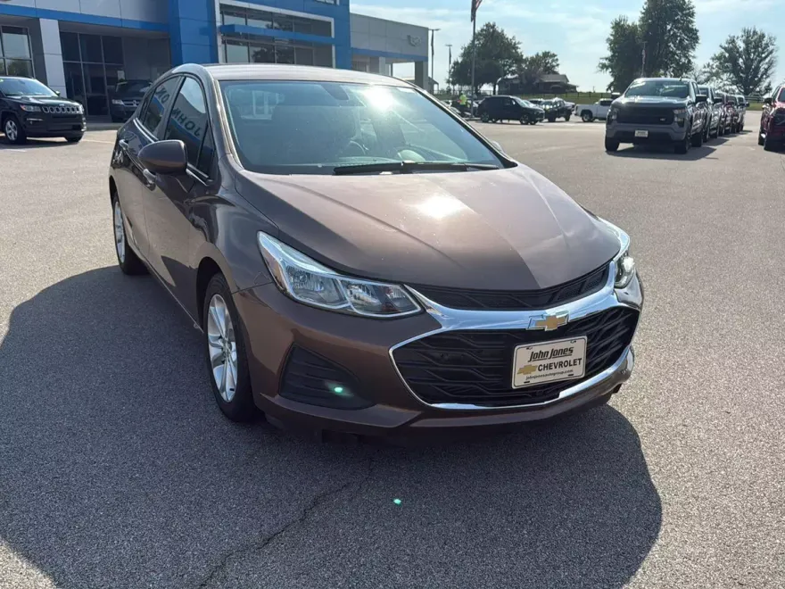 2019 Chevrolet Cruze LS photo 1