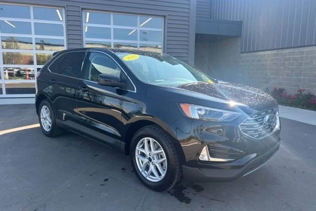 2022 Ford Edge SEL photo 1