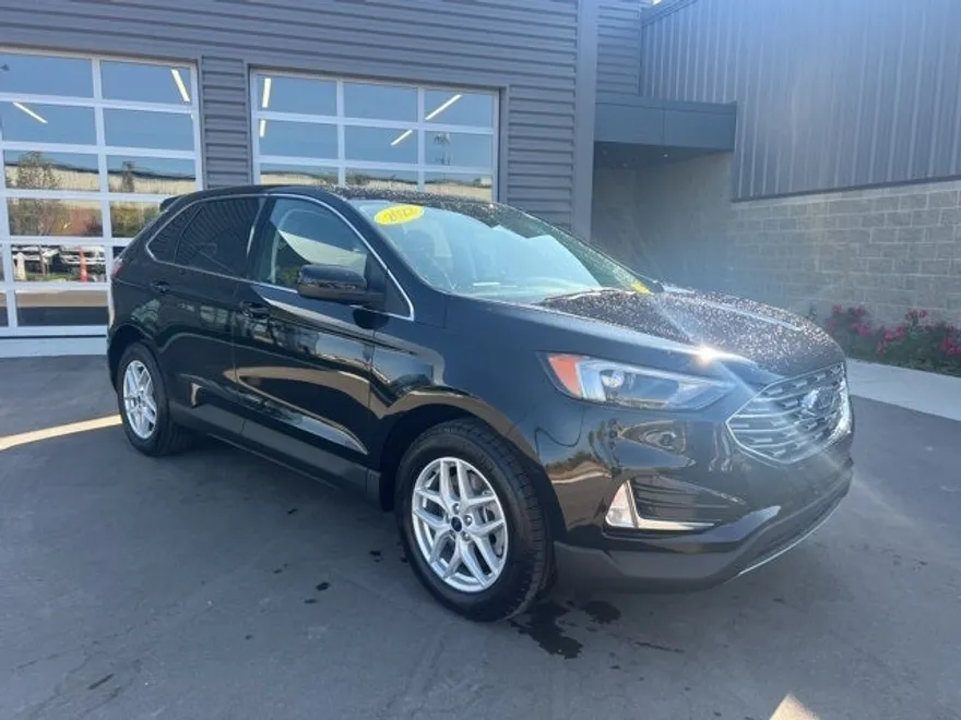 2022 Ford Edge SEL photo 1