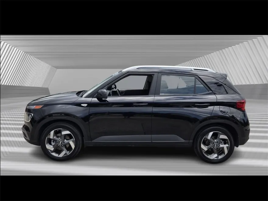 2025 Hyundai Venue SEL photo 1