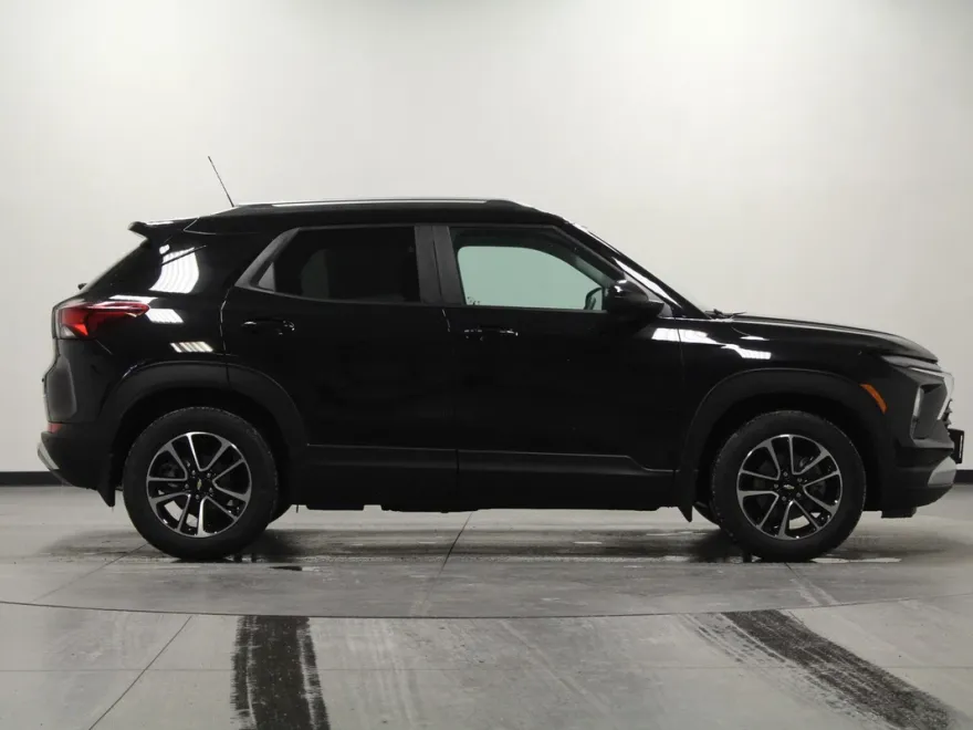 2025 Chevrolet Trailblazer LT photo 1