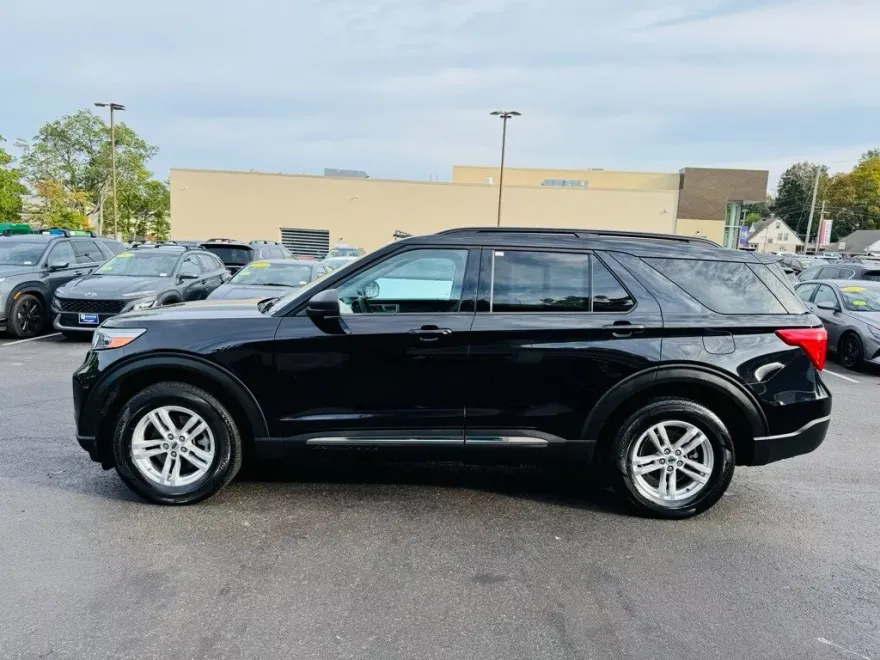 2022 Ford Explorer XLT photo 1