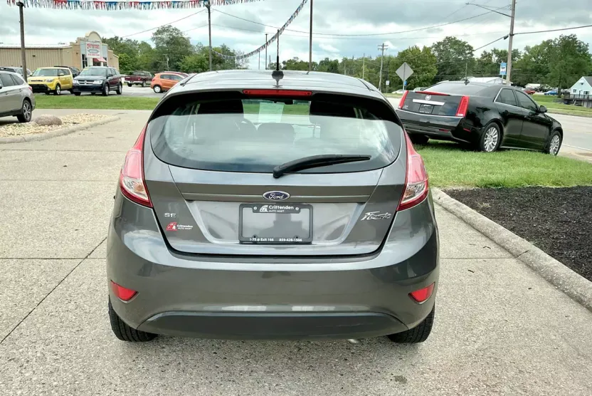 2017 Ford Fiesta SE photo 1