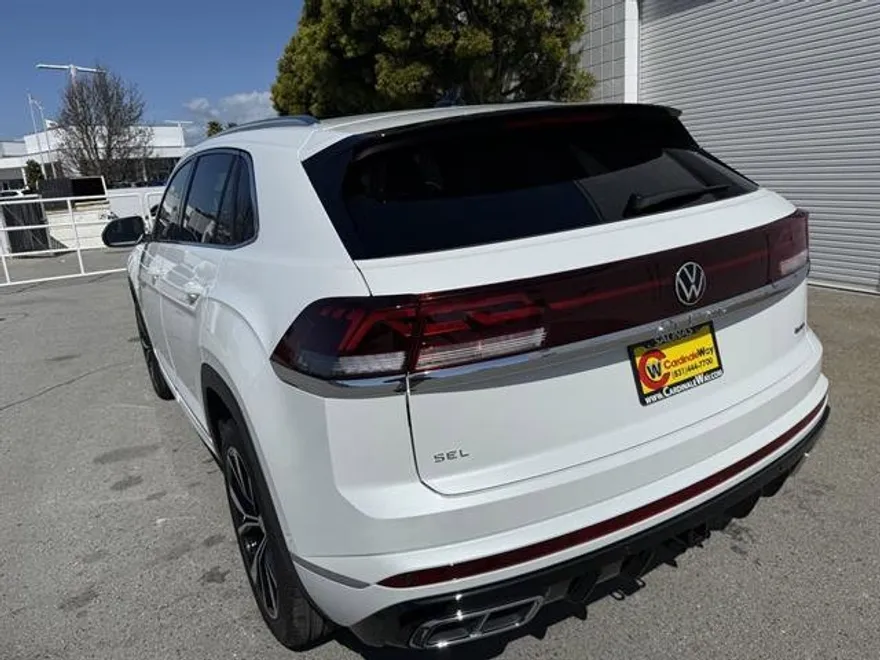 2025 Volkswagen Atlas Cross Sport SEL Premium R-Line photo 1