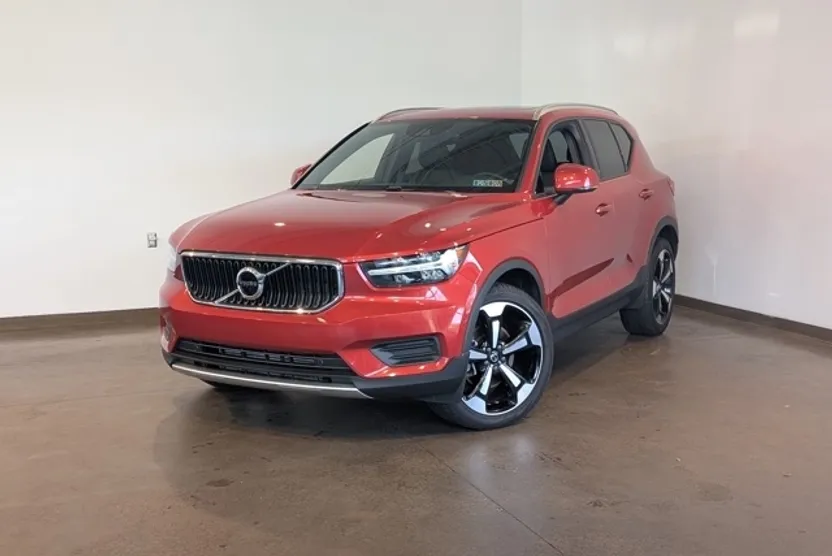 2020 Volvo XC40 Momentum photo 1