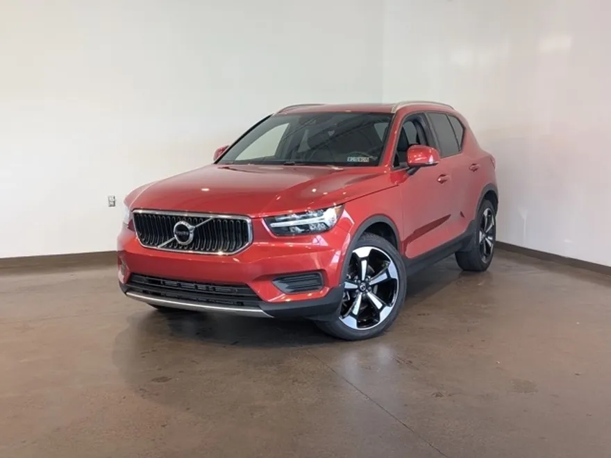 2020 Volvo XC40 Momentum photo 1
