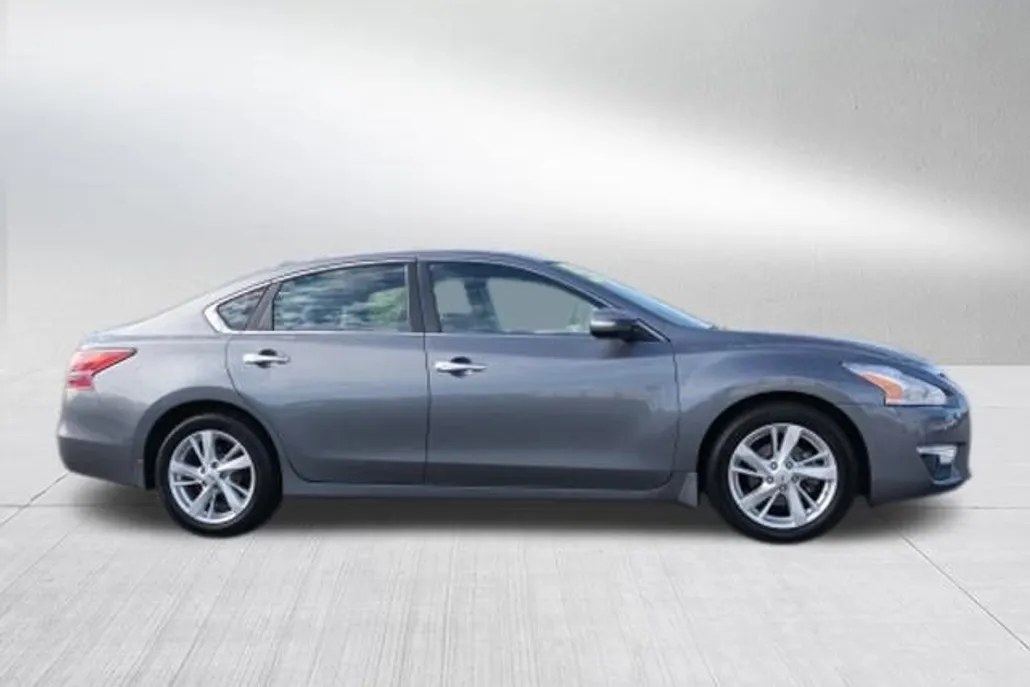 2015 Nissan Altima 2.5 SV photo 1