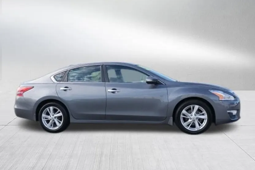 2015 Nissan Altima 2.5 SV photo 1