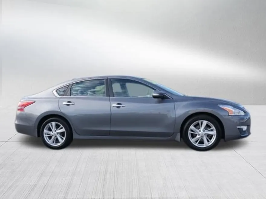 2015 Nissan Altima 2.5 SV photo 1
