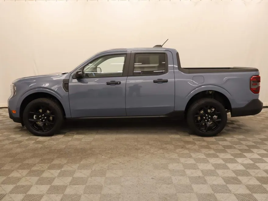 2025 Ford Maverick XLT photo 1