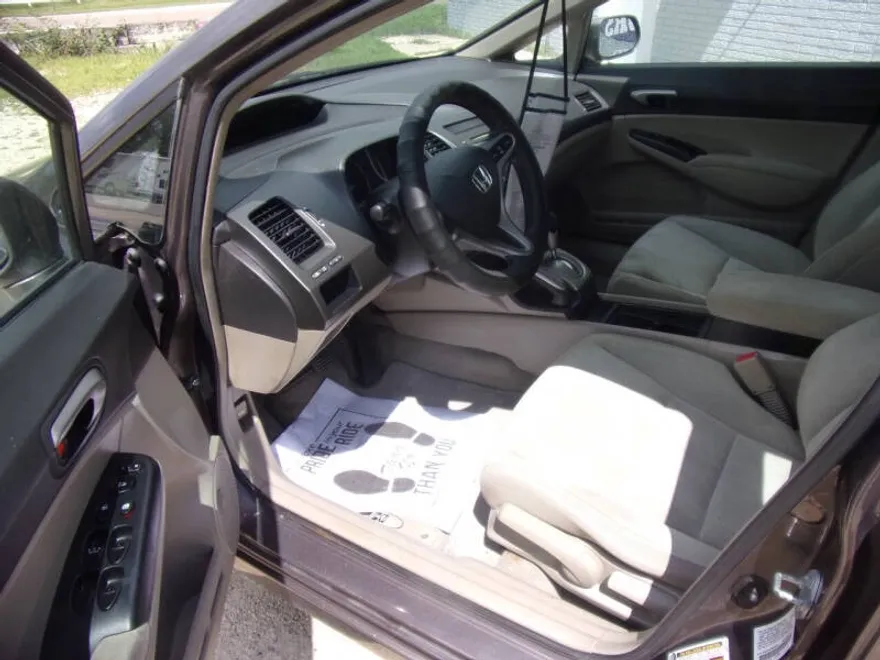 2011 Honda Civic LX photo 1