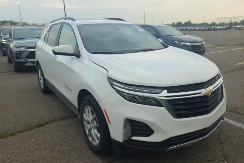 2024 Chevrolet Equinox LT photo 1