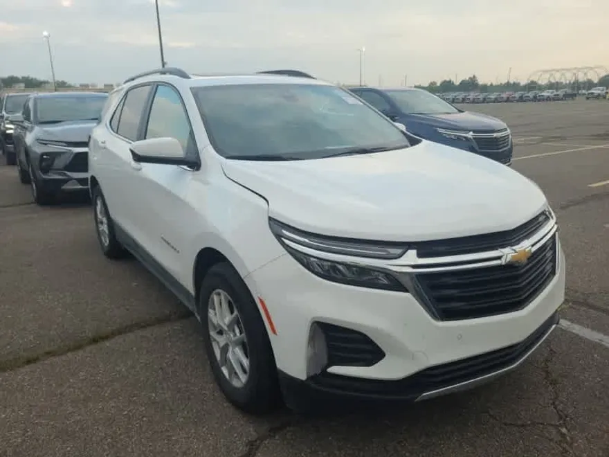 2024 Chevrolet Equinox LT photo 1