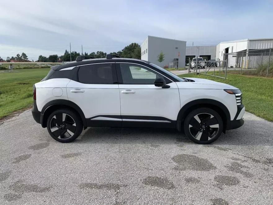2026 Nissan Kicks SR photo 1