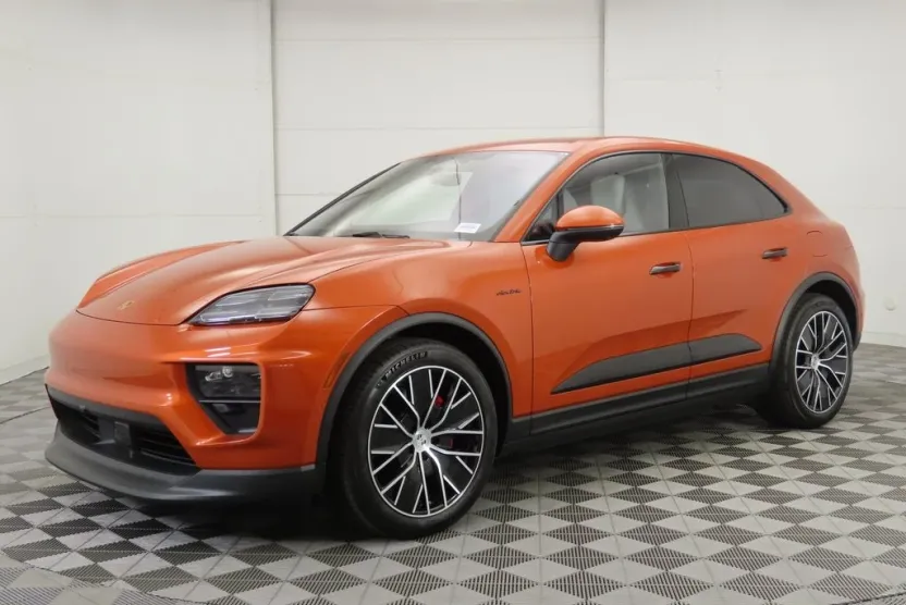 2025 Porsche Macan Electric photo 1