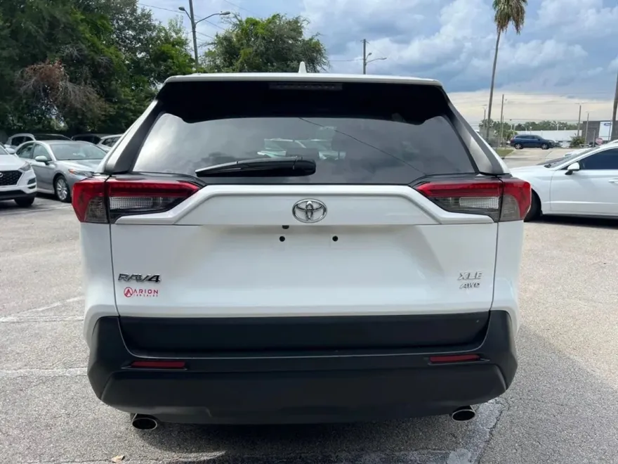 2021 Toyota RAV4 XLE Sport photo 1